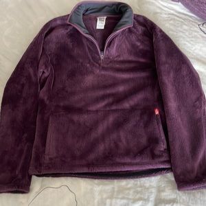 North Face pullover. Size Large. Plum color. Very soft and warm!